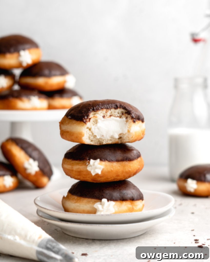 These delicious tiramisu donuts are inspired by the italian classic dessert. Filled with a creamy tiramisu filling and glazed with an espresso chocolate glaze