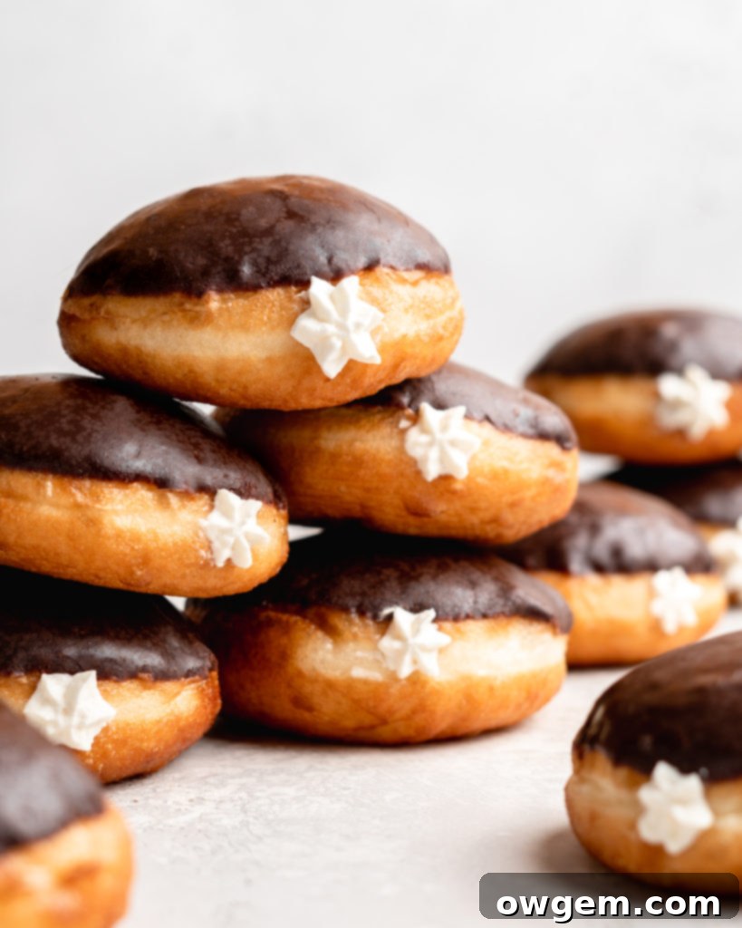 These delicious tiramisu donuts are inspired by the italian classic dessert. Filled with a creamy tiramisu filling and glazed with an espresso chocolate glaze