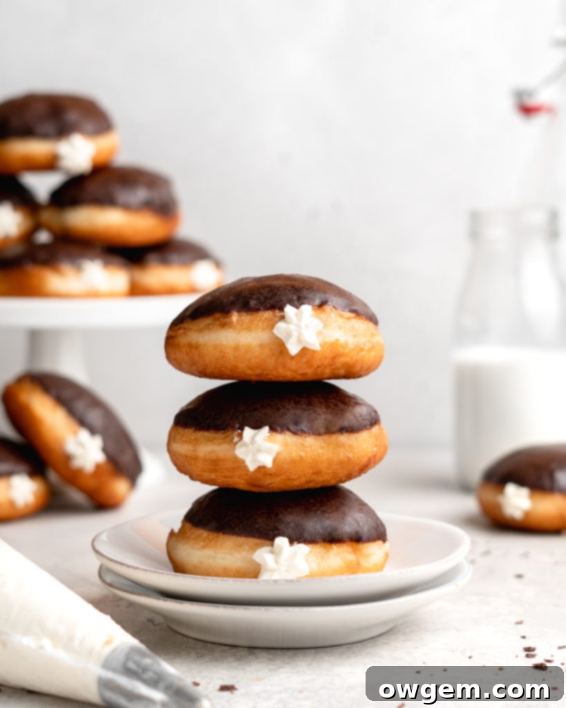 These delicious tiramisu donuts are inspired by the italian classic dessert. Filled with a creamy tiramisu filling and glazed with an espresso chocolate glaze