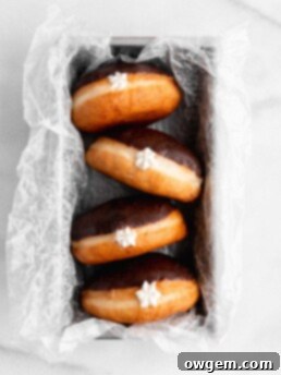 These delicious tiramisu donuts are inspired by the italian classic dessert. Filled with a creamy tiramisu filling and glazed with an espresso chocolate glaze